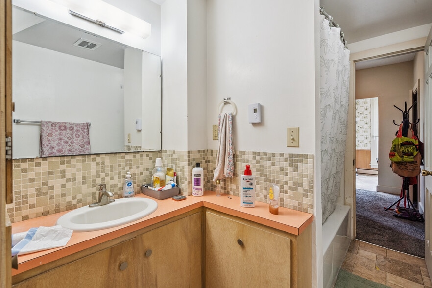 More Photos Of 920 High St, Grinnell Apartments For Sale