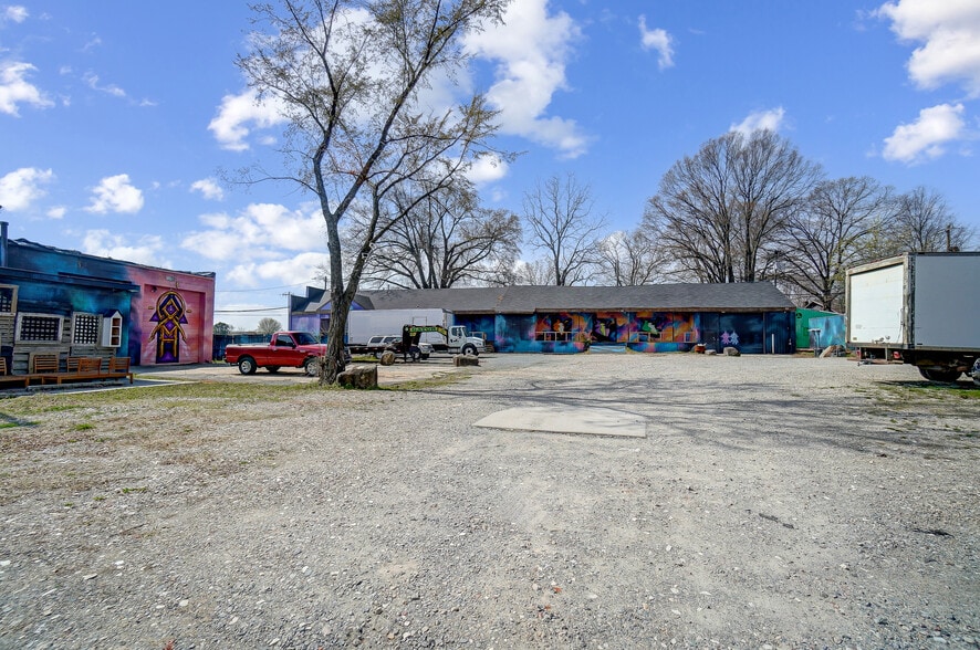 More Photos Of 1725 N Tryon St N, Charlotte Freestanding For Sale