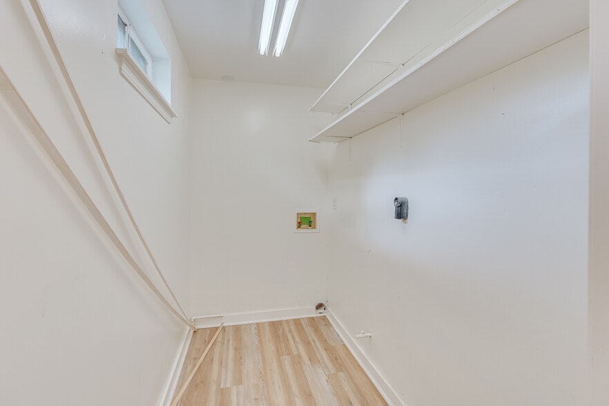 More Photos Of 1403 Spring Hill Ave, Mobile Healthcare For Sale