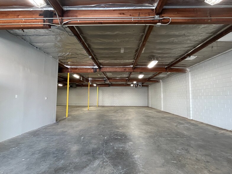 More Photos Of 16140 Leadwell St, Van Nuys Warehouse For Lease
