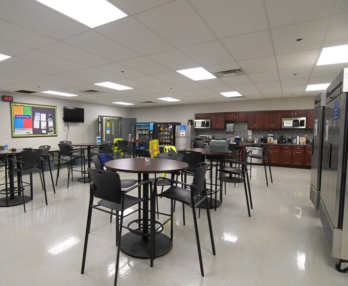 More Photos Of 5158 Williamsport Pike, Martinsburg Warehouse For Lease