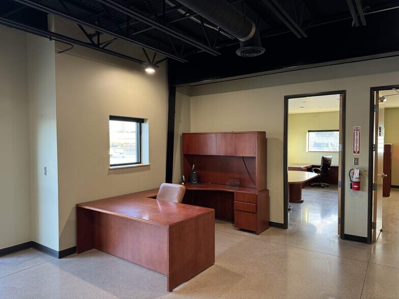 More Photos Of 3000 Airport Dr, Erie Light Manufacturing For Sale