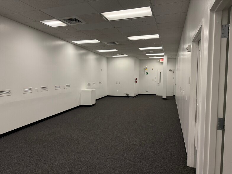 More Photos Of 22520 Gateway Center Dr, Clarksburg Flex For Lease