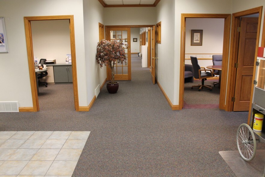 More Photos Of 2848 Memorial Dr, Two Rivers Medical For Lease