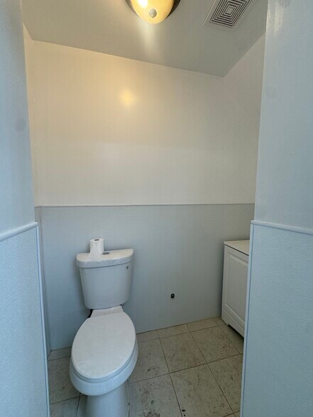 More Photos Of 10209 101st Ave, Ozone Park Office For Lease