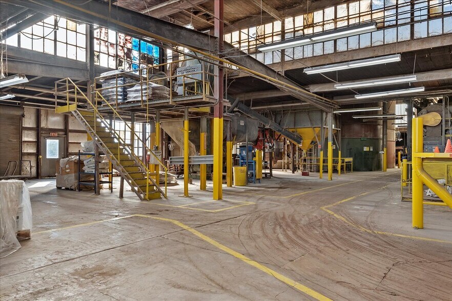 More Photos Of 115 E Mound St, Girard Industrial For Sale