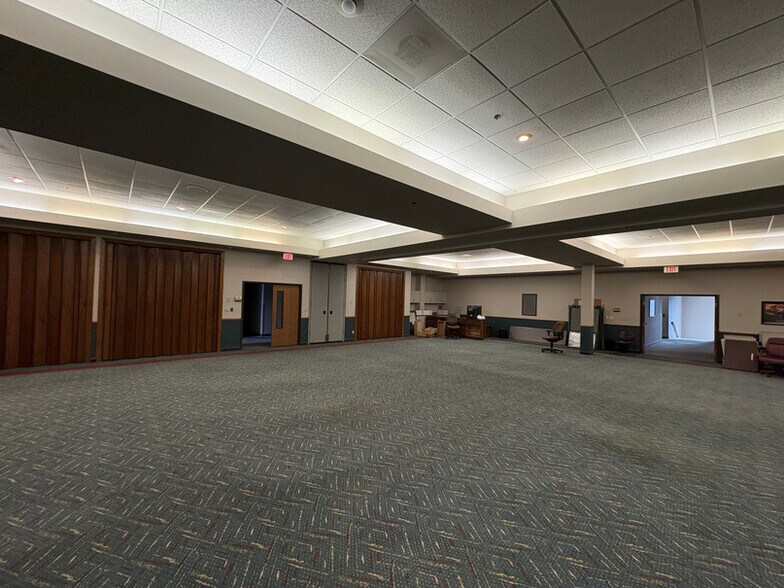 More Photos Of 1515 N Sanborn Blvd, Mitchell Office For Sale