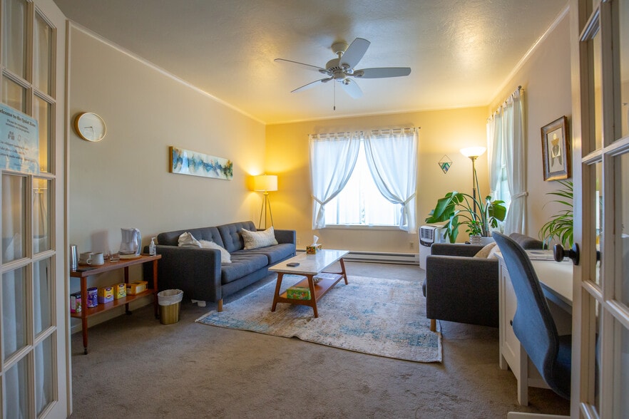 More Photos Of 2931-2935 NE Broadway St, Portland Storefront Retail Office For Sale