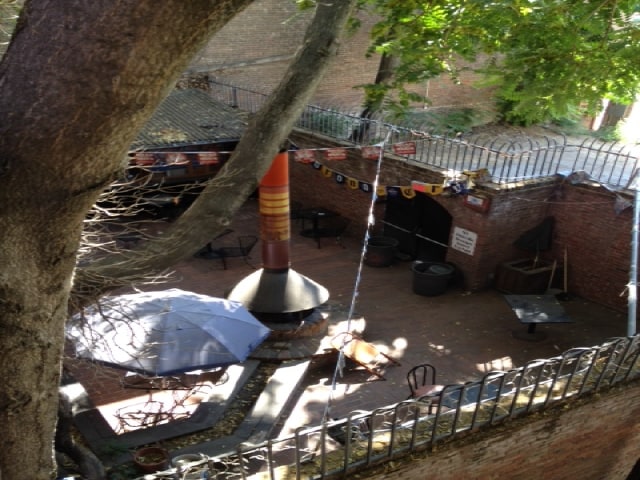 More Photos Of 910 2nd St, Sacramento Bar For Sale