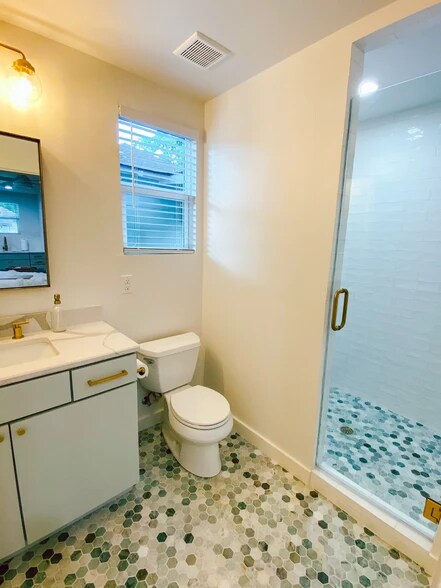 More Photos Of 2503 E Cesar Chavez St, Austin Office Residential For Lease