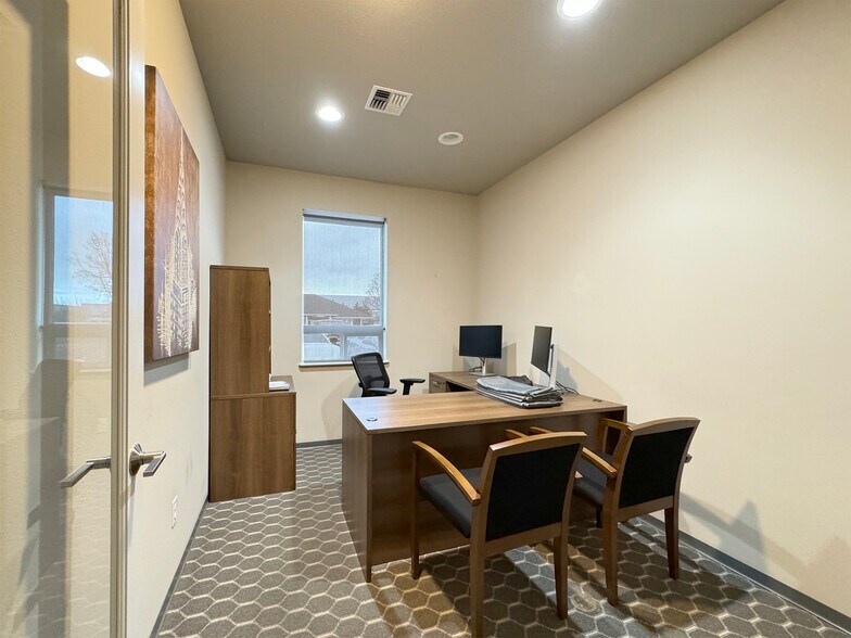 More Photos Of 542-544 N 5th Ave, Sequim Medical For Sale