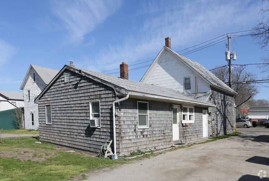 More Photos Of 320 Main St, Center Moriches Storefront Retail Residential For Lease