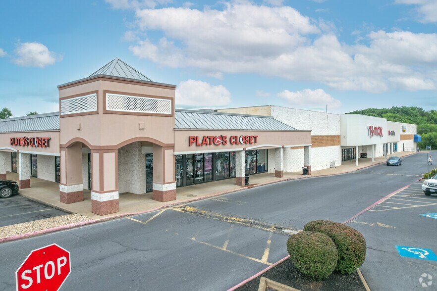 More Photos Of 1790 E Market St, Harrisonburg General Retail For Lease