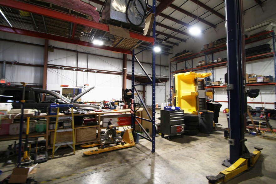 More Photos Of 4 Mary B Ln, Plymouth Warehouse For Lease