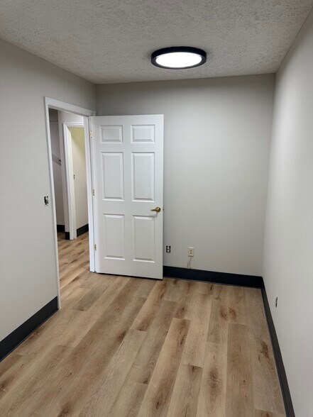 More Photos Of 10841 Kingston Pike, Knoxville Freestanding For Lease