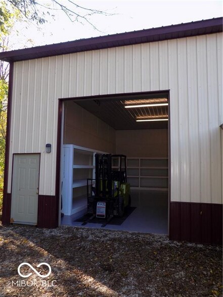 More Photos Of 1220 N Jackson St, Greencastle Flex For Sale