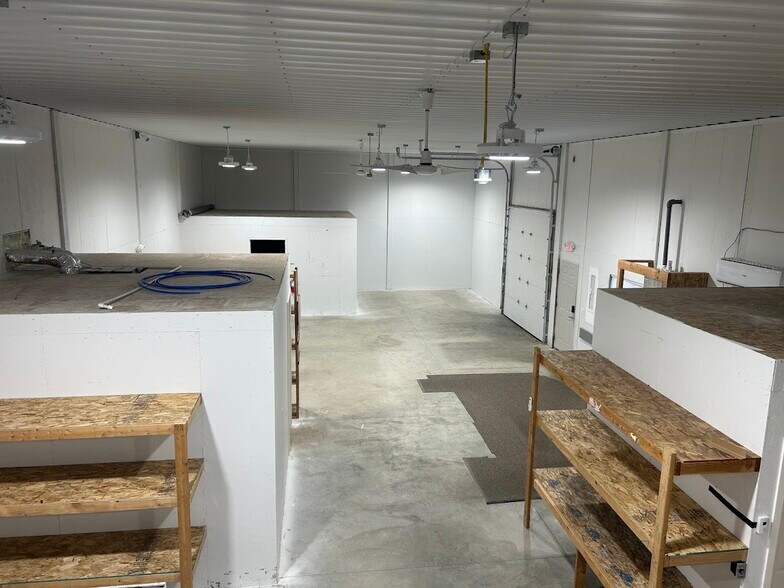 More Photos Of 1622 S Williams Ln, Spokane Light Distribution For Lease