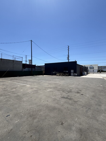 More Photos Of 13822-13826 Prairie Ave, Hawthorne Warehouse For Lease