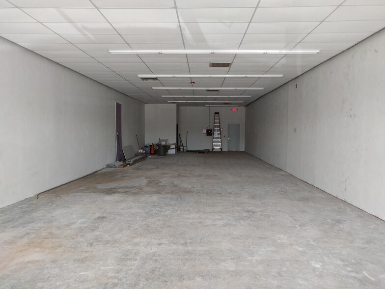 More Photos Of 2426 N Hawkins, Choctaw Freestanding For Lease