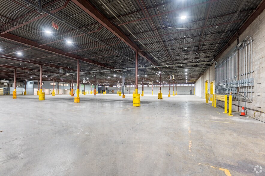 More Photos Of 25 Tangiers Rd, Toronto Manufacturing For Lease