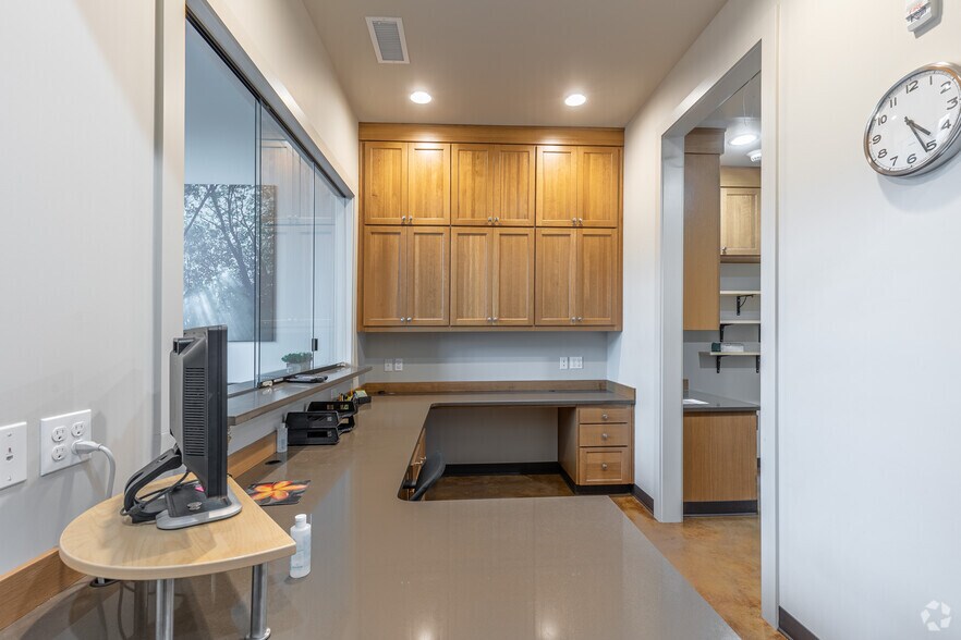 More Photos Of 512-514 7th St, Oregon City Medical For Sale