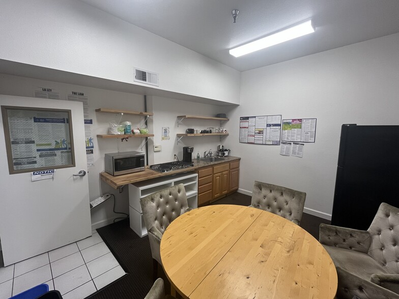 More Photos Of 211 Fern St, Santa Cruz Showroom For Sale