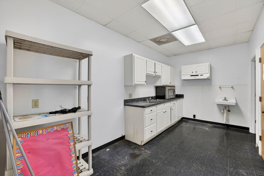 More Photos Of 3910 Princess Place Dr, Wilmington Daycare Center For Lease