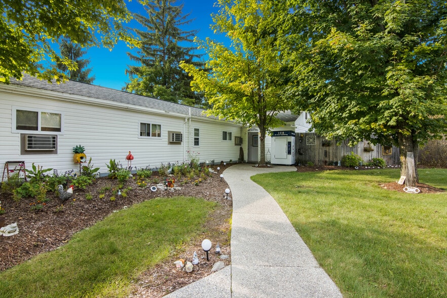 More Photos Of 4871 U.S. 31, Eastport Hotel For Sale