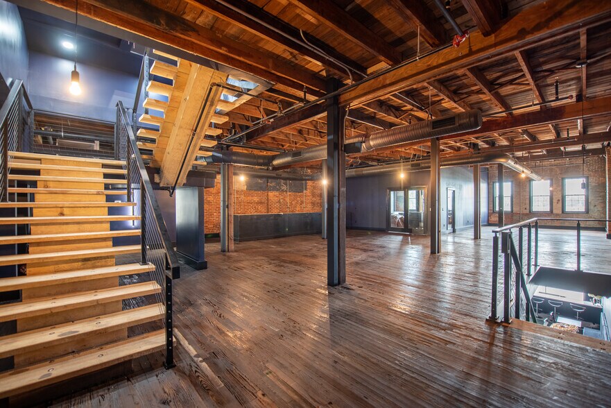 More Photos Of 225 Mason Ave, Cape Charles Storefront For Sale