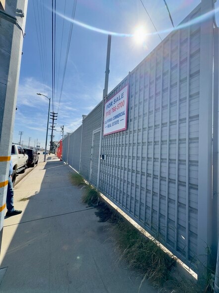 More Photos Of 9819 Glenoaks Blvd, Sun Valley Manufacturing For Sale