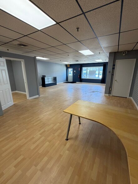 More Photos Of 1794 Bridge St, Dracut Storefront For Sale