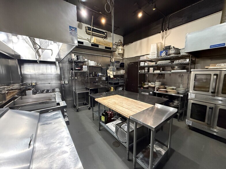 More Photos Of 422 NW 8th Ave, Portland Storefront Retail Office For Sale