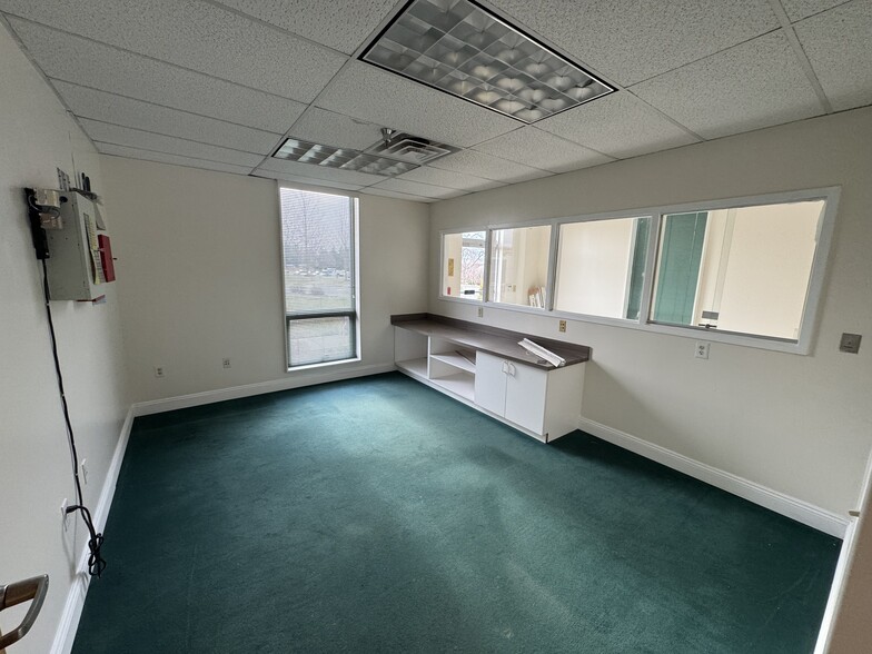 More Photos Of 400 Battaile Dr, Winchester Manufacturing For Lease