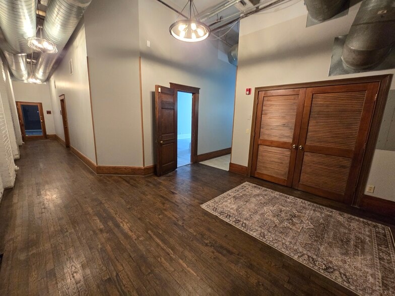 More Photos Of 1667 E 40th St, Cleveland Loft Creative Space For Sale