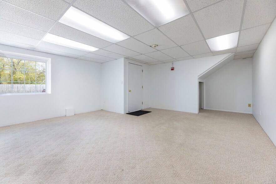 More Photos Of 120 Point Judith Rd, Narragansett Unknown For Lease