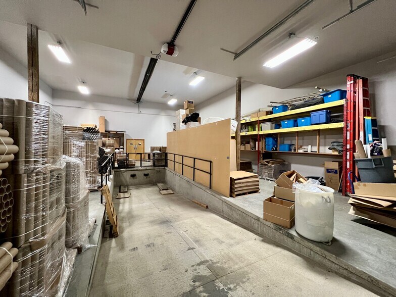 More Photos Of 40212 N Newport Hwy, Elk Warehouse For Sale