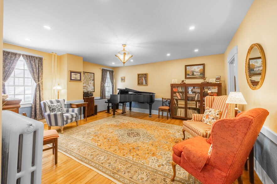 More Photos Of 40 Union St, Blue Hill Hospitality For Sale