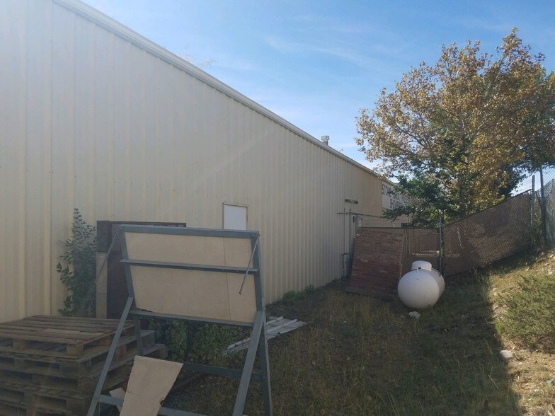 More Photos Of 2601 N Lake Valley Rd, Prescott Valley Warehouse For Lease