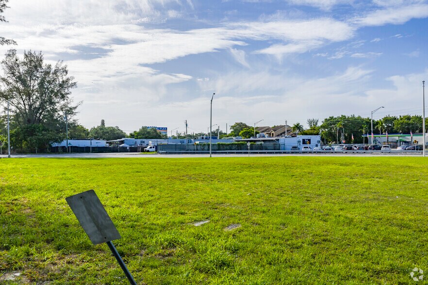 More Photos Of 7925 NW 13th Ct, Miami General Retail For Lease