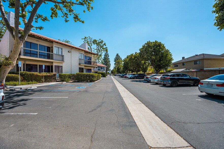 More Photos Of 1820 W Orangewood Ave, Orange Office For Lease