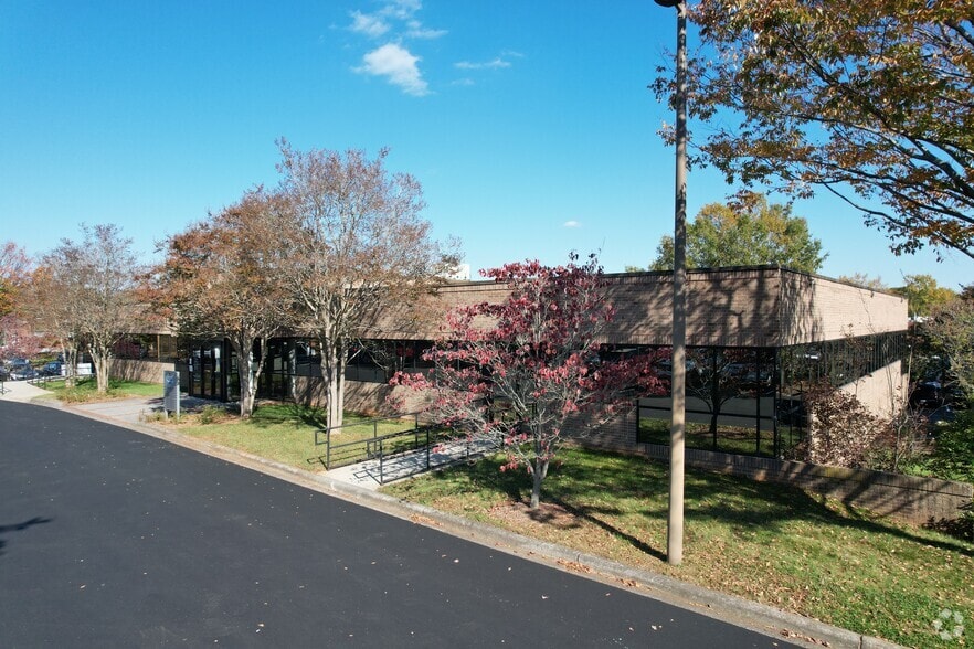 More Photos Of 730 Highland Oaks Dr, Winston-Salem Medical For Sale