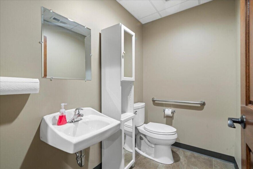 More Photos Of 100 E Broadway St, Council Bluffs Office For Sale