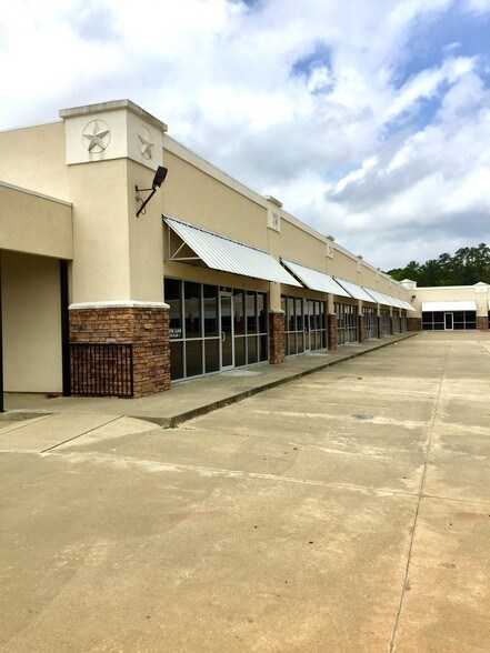 More Photos Of 200-233 Renaissance St, Hallsville Storefront For Lease