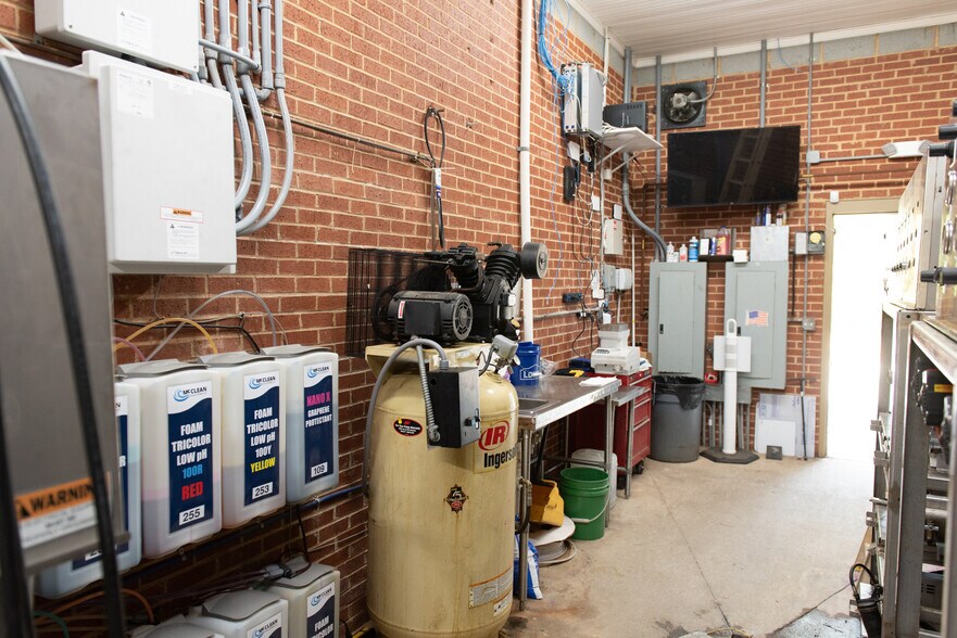 More Photos Of 3425 N Main St, High Point Carwash For Sale