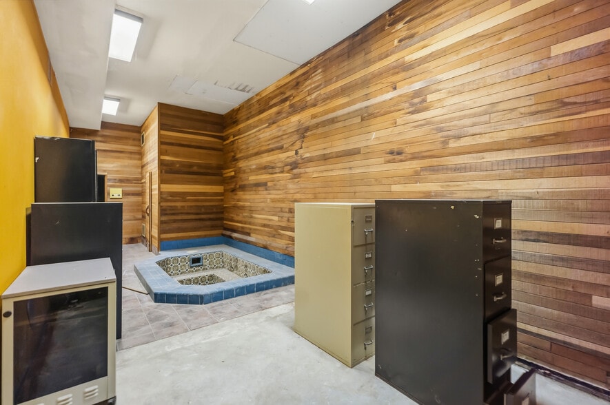 More Photos Of 5375 Industrial Dr, Huntington Beach Light Distribution For Sale