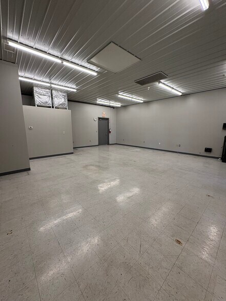 More Photos Of 66850 Executive Dr, Saint Clairsville Warehouse For Lease