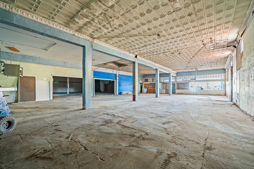 More Photos Of 1301 Buddy Holly Ave, Lubbock Warehouse For Sale