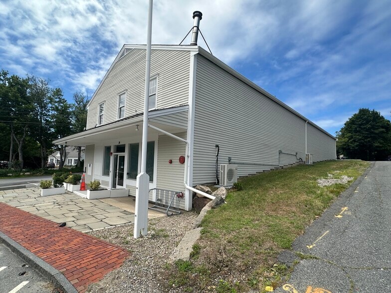 More Photos Of 28 S Orleans Rd, Orleans Bank For Sale