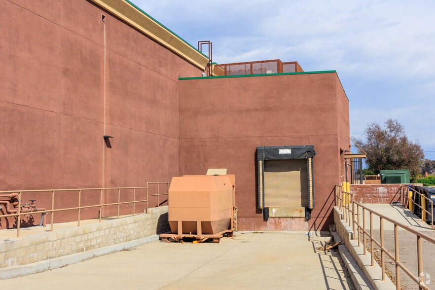 More Photos Of 6404-6514 South St, Lakewood Unknown For Lease