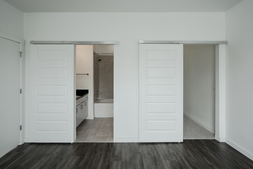 More Photos Of 127 E Riverside Dr, Austin Apartments For Lease